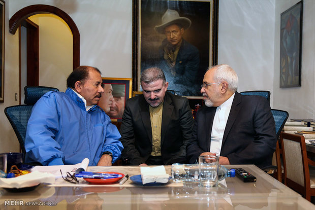 لقاء وزير الخارجية الايراني برئيس جمهورية نيكاراغوا 