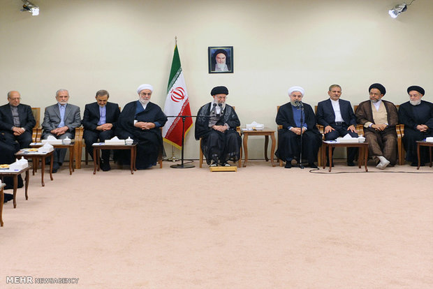 Leader receives Pres. Rouhani, cabinet members