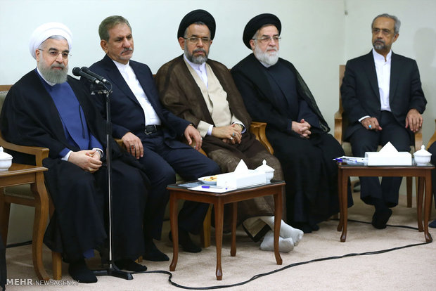 Leader receives Pres. Rouhani, cabinet members