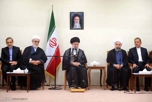 Leader receives Pres. Rouhani, cabinet members