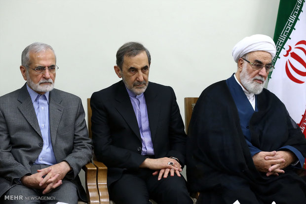 Leader receives Pres. Rouhani, cabinet members