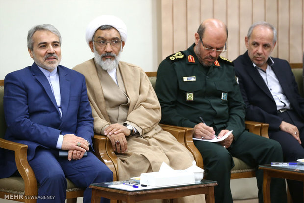 Leader receives Pres. Rouhani, cabinet members