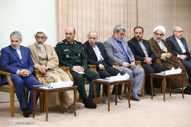 Leader receives Pres. Rouhani, cabinet members