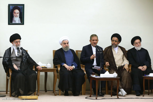 Leader receives Pres. Rouhani, cabinet members