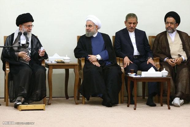 Leader receives Pres. Rouhani, cabinet members