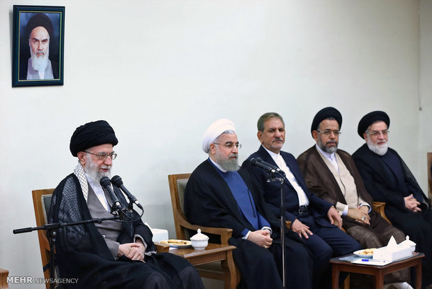 Leader receives Pres. Rouhani, cabinet members