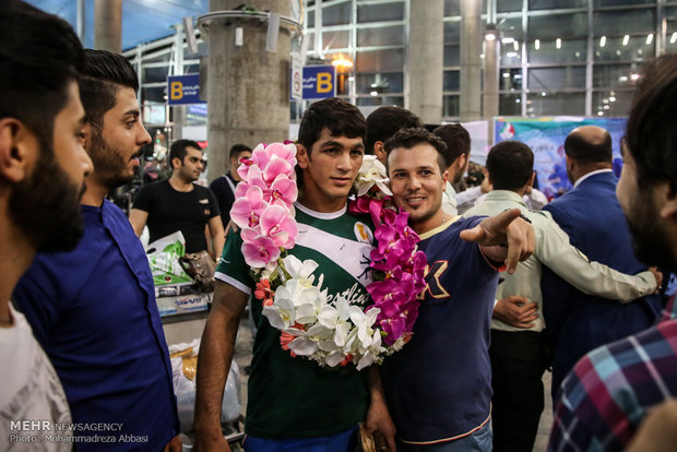 استقبال رسمي وشعبي لفريق المصارعة الحرة الايراني