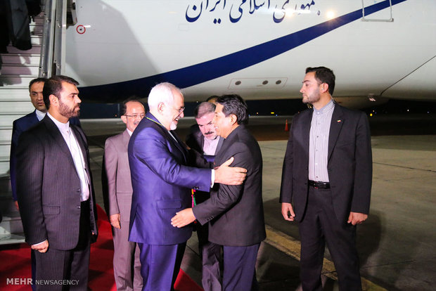 Iranian Foreign Minister Mohammad Javad Zarif who is heading a 120 member delegation of businessmen and economy and politics officials landed in the biggest city of Bolivia, Santa Cruz de la Sierra, at the fifth leg of his 6-nation tour of Latin America.