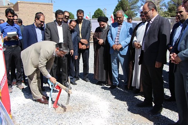 کلنگ احداث بار انداز میوه در بیرجند به زمین زده شد