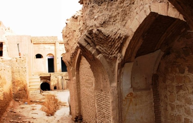 مرگ تدریجی خانه تاریخی محسنی دزفول/میراثی ارزشمند اما بی در وپیکر