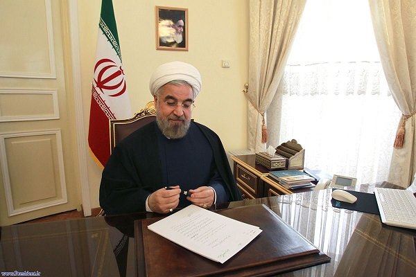Ruhani, 11 ülkenin devlet başkanını tebrik etti Ruhani, 11 ülkenin devlet başkanını tebrik etti