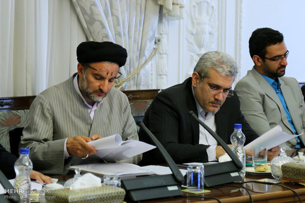 سورنا ستاری و حجت الاسلام سید مهدی خاموشی در جلسه شورای عالی فضای مجازی