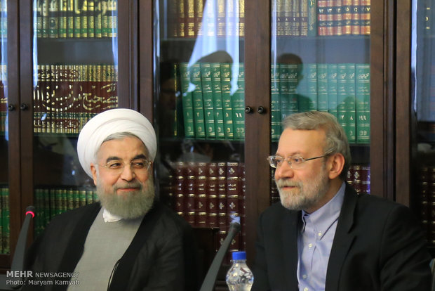 علی لاریجانی و حجت الاسلام حسن روحانی در جلسه شورای عالی فضای مجازی
