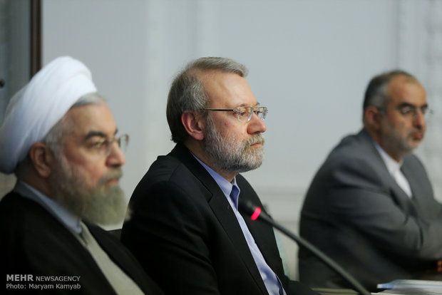 حسن روحانی، علی لاریجانی و حسام‌الدین آشنا در جلسه شورای عالی فضای مجازی