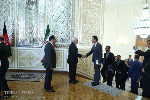 Zarif meets Afghan foreign minister