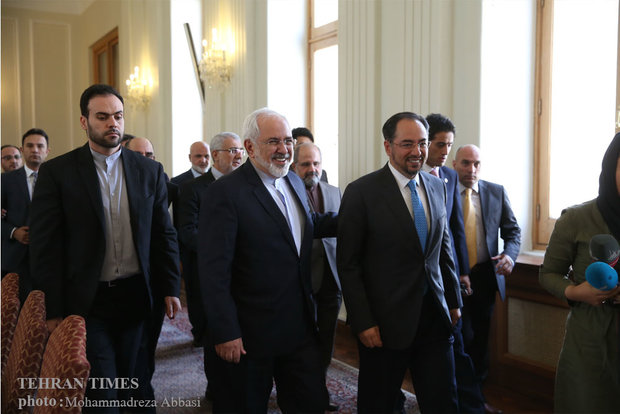 Zarif meets Afghan foreign minister