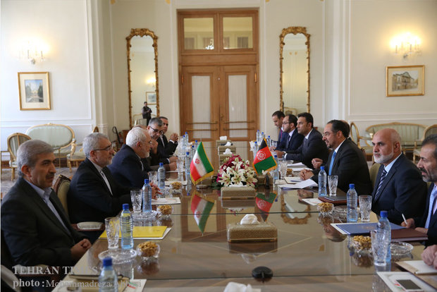 Zarif meets Afghan foreign minister