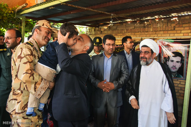 دیدار مسئولان شهرستان شهرضا با خانواده شهدا