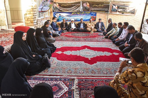 دیدار مسئولان شهرستان شهرضا با خانواده شهدا