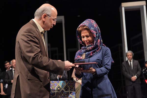 دبیر کارگروه مد و لباس از مادر طراحی لباس ایران تقدیر کرد