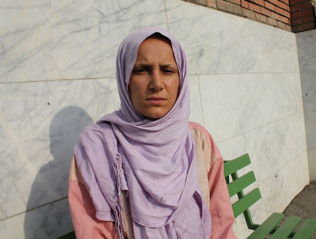 دستگیری زن سارق در مراسم تشییع داوودرشیدی/ متهم را شناسایی کنید