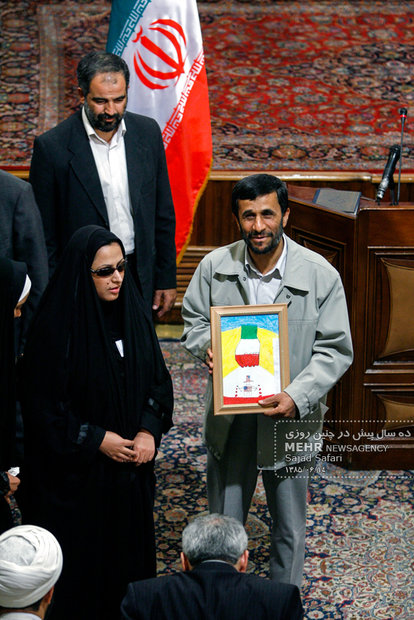 در حاشیه دیدار محمود احمدی‌نژاد با جوانان برگزیده کشور به مناسبت میلاد حضرت علی‌اکبر (ع) 