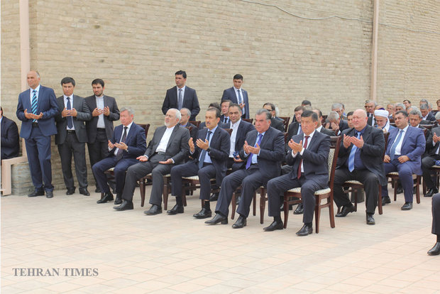 Zarif attends Islam Karimov funeral