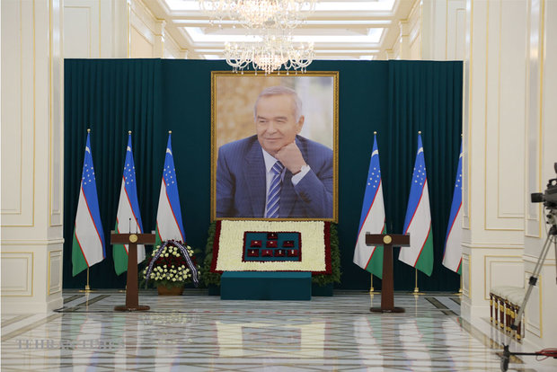 Zarif attends Islam Karimov funeral