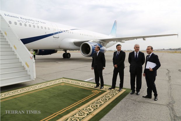 Zarif attends Islam Karimov funeral