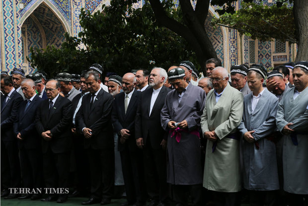 Zarif attends Islam Karimov funeral