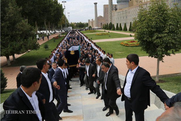 Zarif attends Islam Karimov funeral
