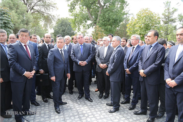 Zarif attends Islam Karimov funeral