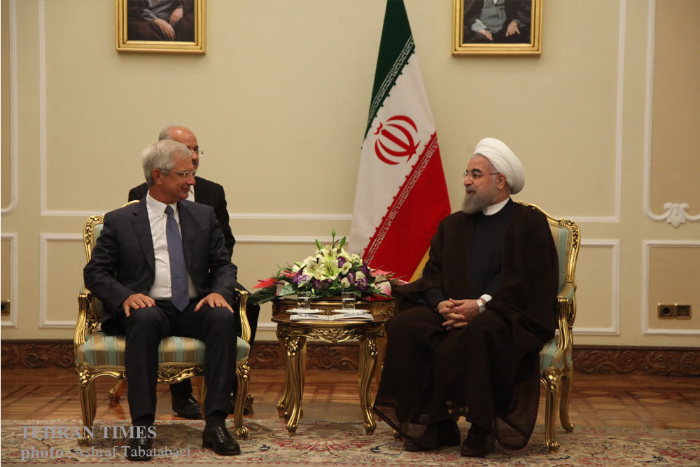 Rouhani receives French parliament speaker
