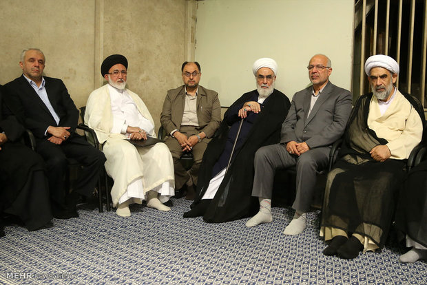 Leader receives families of Hajj martyrs