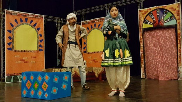 اجرای نمایش «خانم کوچیک» در خرم‌آباد