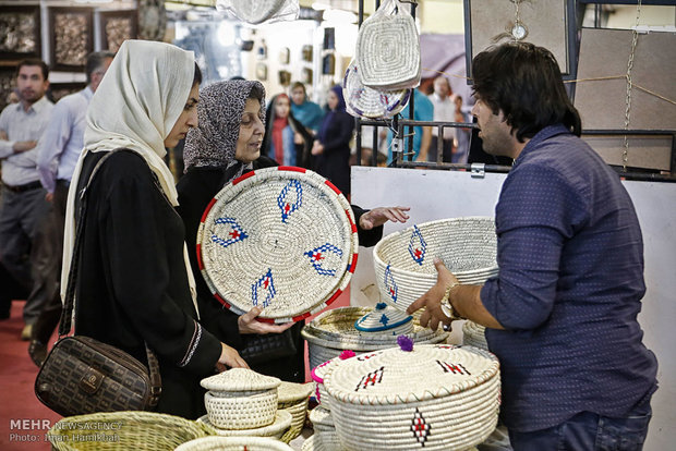 المعرض الثاني عشر للصناعات اليدوية في همدان