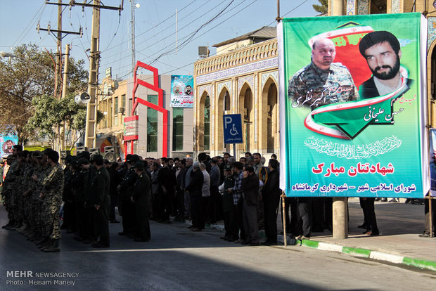 تشییع پیکرهای دو شهید مدافع حرم در کرمانشاه 