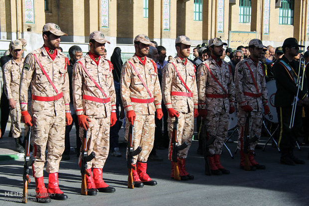 تشییع پیکرهای دو شهید مدافع حرم در کرمانشاه 