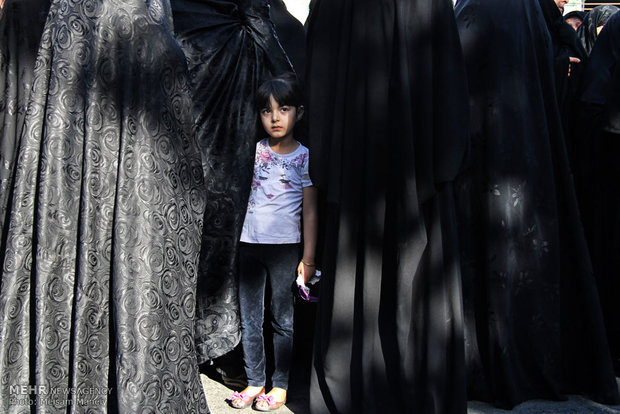 تشییع پیکرهای دو شهید مدافع حرم در کرمانشاه 