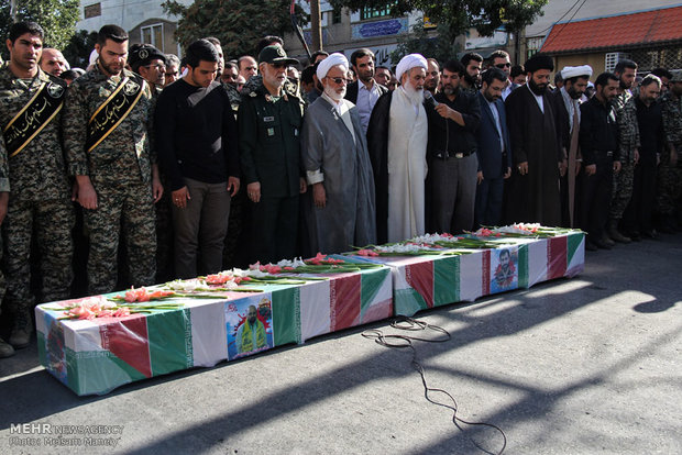 تشییع پیکرهای دو شهید مدافع حرم در کرمانشاه 