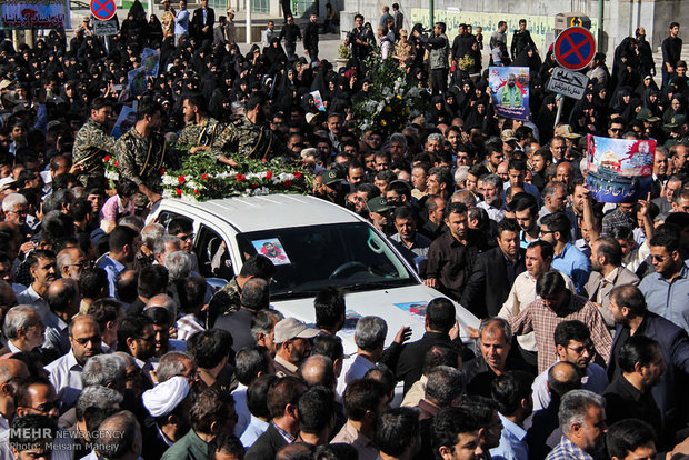 تشییع پیکرهای دو شهید مدافع حرم در کرمانشاه 