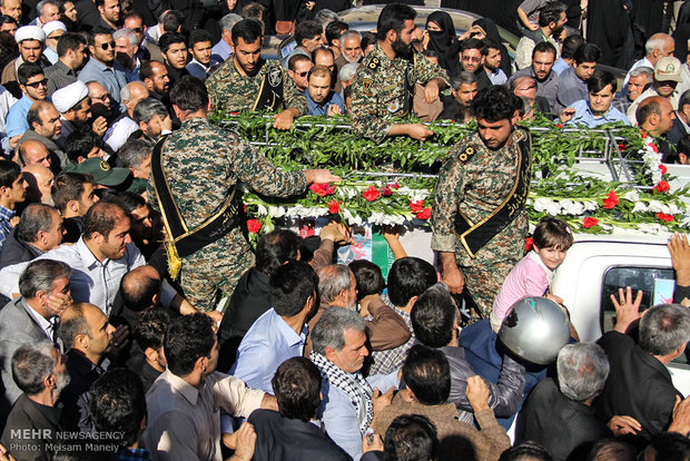 تشییع پیکرهای دو شهید مدافع حرم در کرمانشاه 
