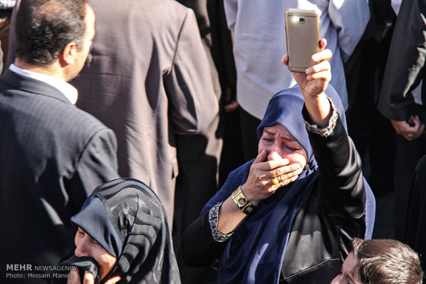 تشییع پیکرهای دو شهید مدافع حرم در کرمانشاه 