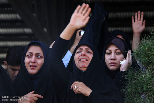 تشییع پیکرهای دو شهید مدافع حرم در کرمانشاه 