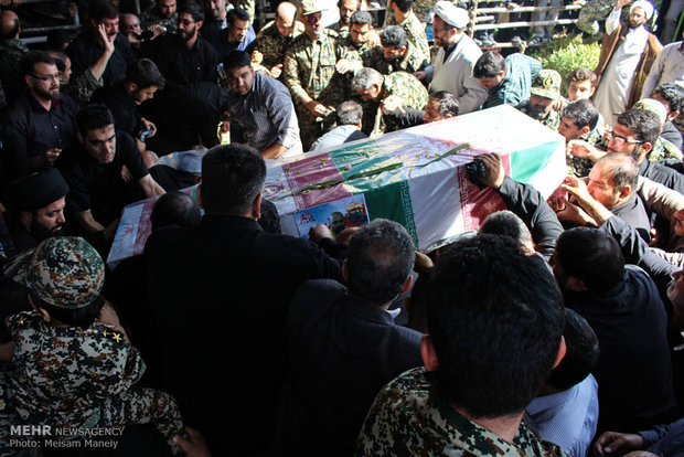 تشییع پیکرهای دو شهید مدافع حرم در کرمانشاه 