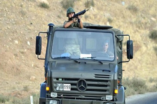 Tunceli'de sivil aracın geçişi sırasında patlama Tunceli'de sivil aracın geçişi sırasında patlama