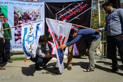 تجمع دانشجویان مقابل دفتر سازمان ملل در مشهد