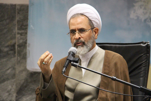 انقلاب اسلامی به دنبال تغییر نرم افزار تمدن غربی است