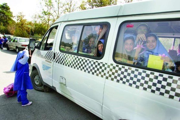 تصادف ۲ دستگاه خودرو سرویس مدرسه در شیراز