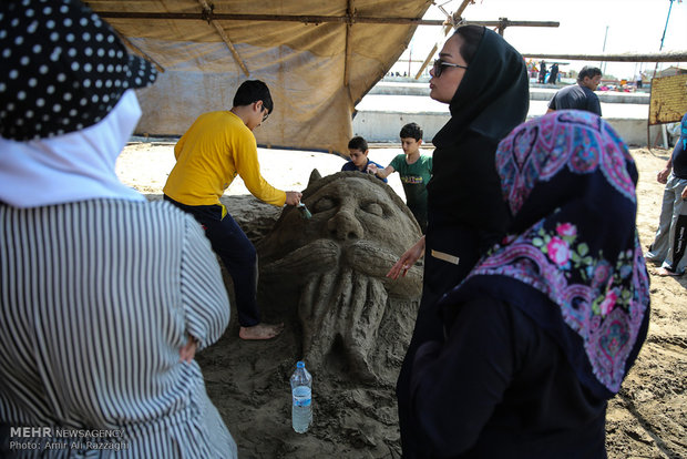 المهرجان الثالث لتماثيل الرمل في شمال ايران